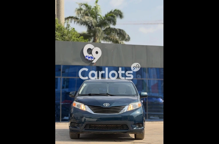 2010 Toyota Sienna LE