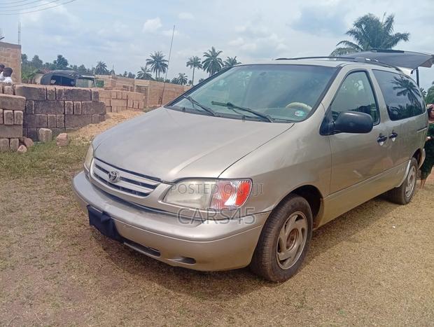 2000 Toyota Sienna