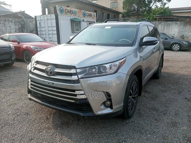 2015 Toyota Highlander - Image 1