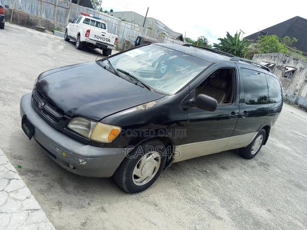 2000 Toyota Sienna