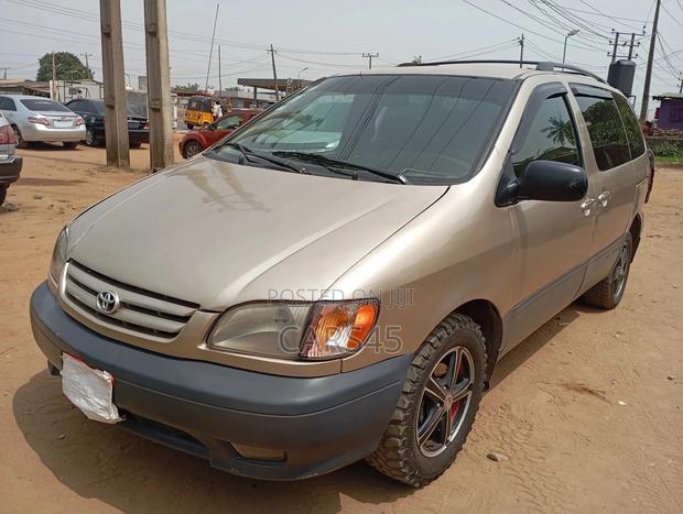2002 Toyota Sienna