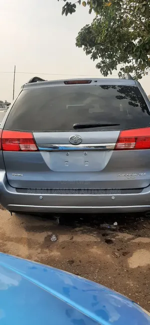 2004 Toyota Sienna XLE