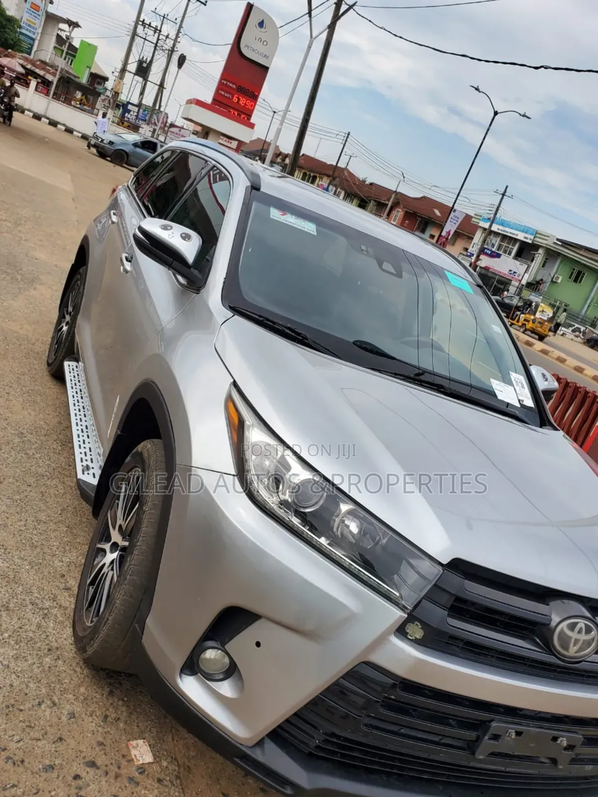 2017 Toyota Highlander SE 4x2 V6 (3.5L 6cyl 8A)