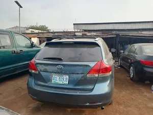 2010 Toyota Venza - Image 1