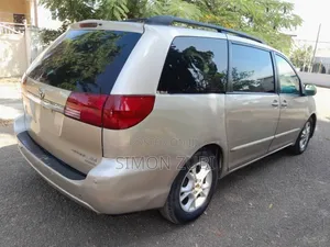 2005 Toyota Sienna XLE