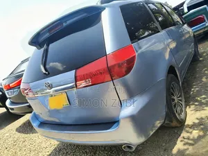 2004 Toyota Sienna XLE - Image 1