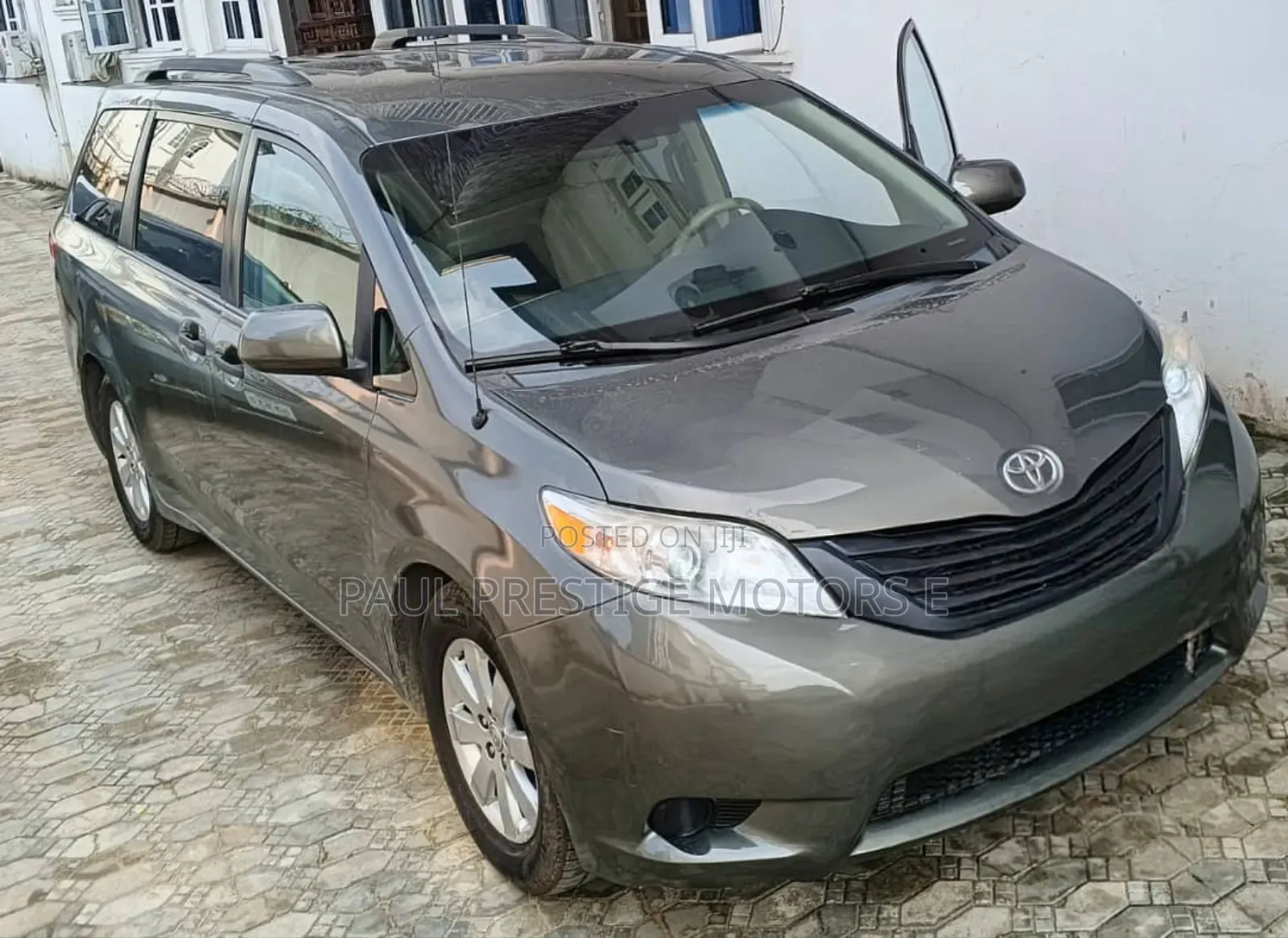 2013 Toyota Sienna Limited FWD 7-Passenger