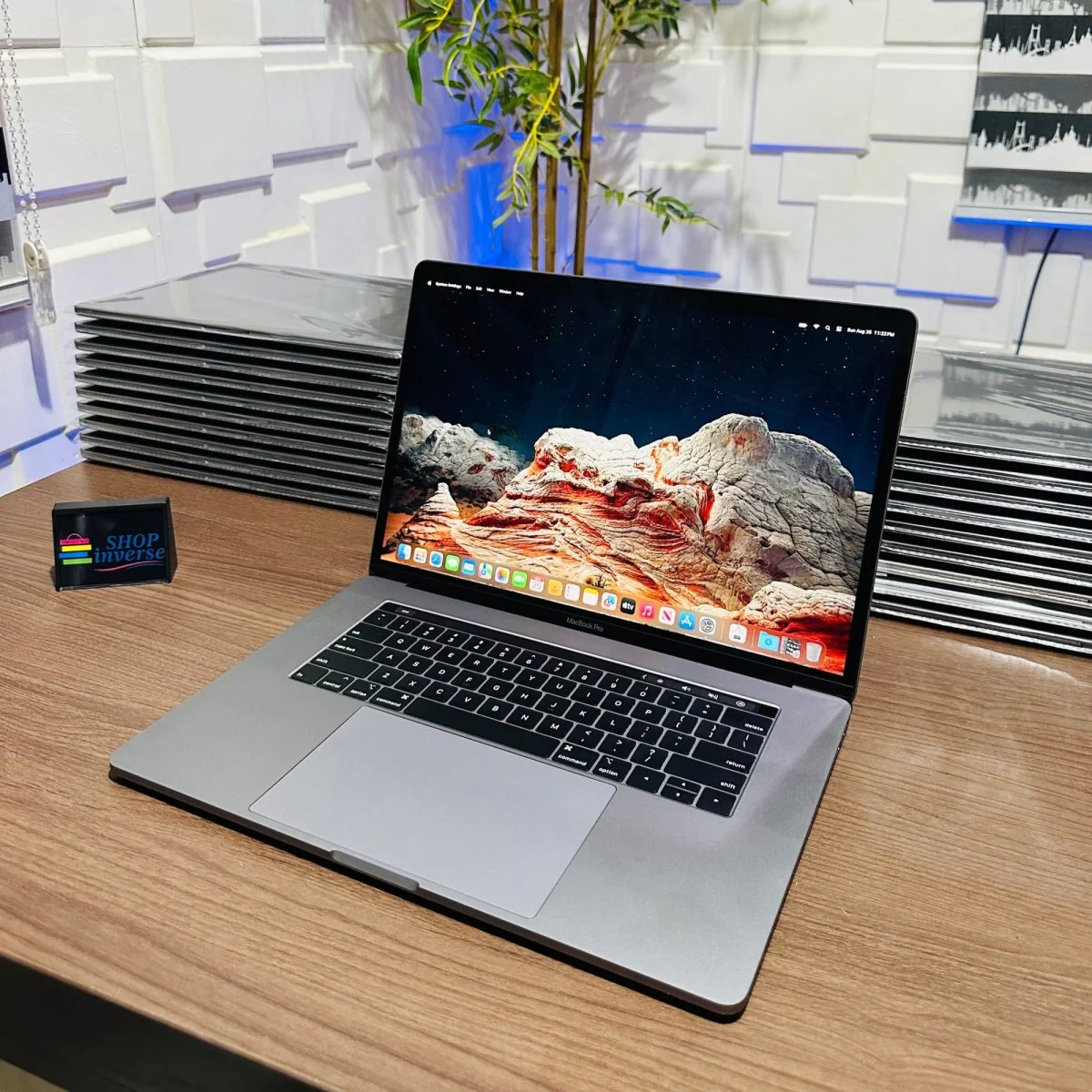 16-inch Apple MacBook Pro 2019 - Intel Core i9 - 1TB SSD - 16GB RAM - 4GB Dedicated Graphics - Touch ID - Touch Bar - Keyboard Light